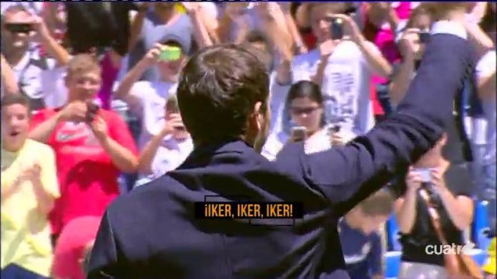 El Bernabéu despide a Casillas con gritos de "¡Iker, Iker!" y "¡Florentino dimisión!"