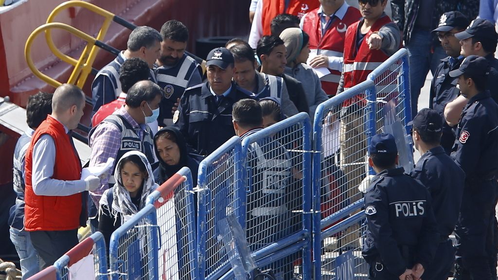 Crisis de refugiados, unos a Alemania y otros...a Turquía