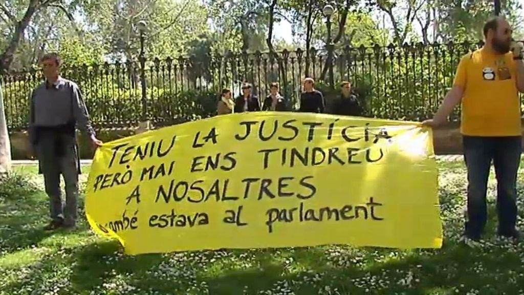 Cadena humana en apoyo a los condenados por el bloqueo al Parlament