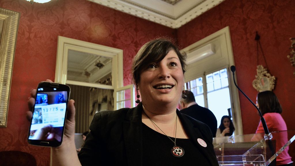 Una diputada del Parlamento Balear descubre que le ha tocado la lotería en el pleno