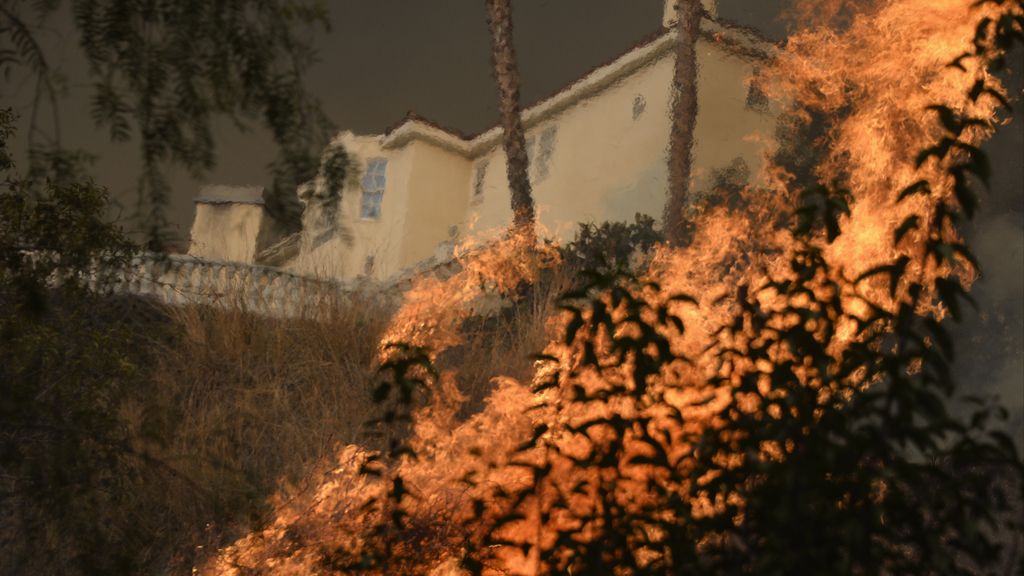 2.000 evacuados por las llamas en California