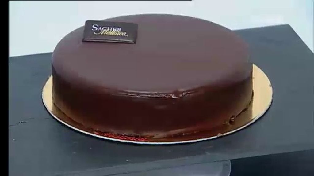 Los aspirantes preparan una tarta ‘sacher’