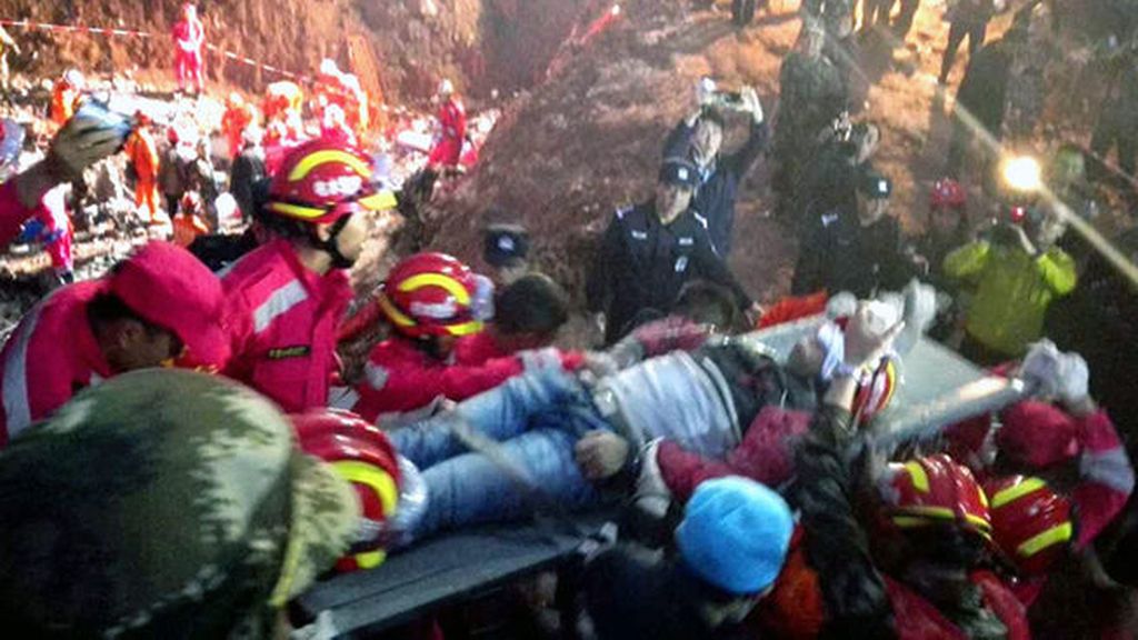 Rescatado con vida tras tres días bajo el lodo en China