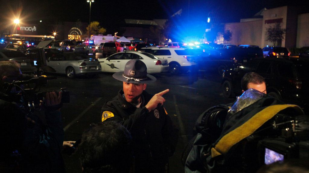 Al menos cuatro muertos en un tiroteo en un centro comercial en Washington