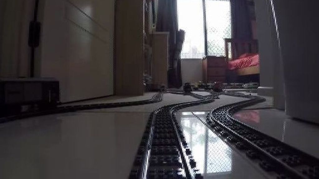 Así es tener un circuito de tren que ocupa toda una casa