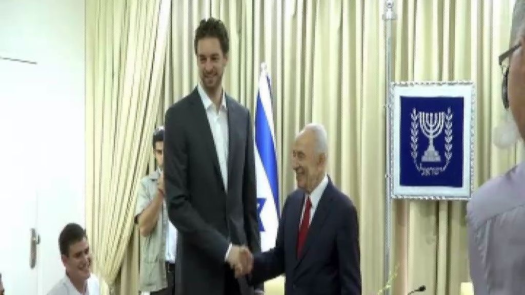 Pau Gasol se reúne con Simón Peres