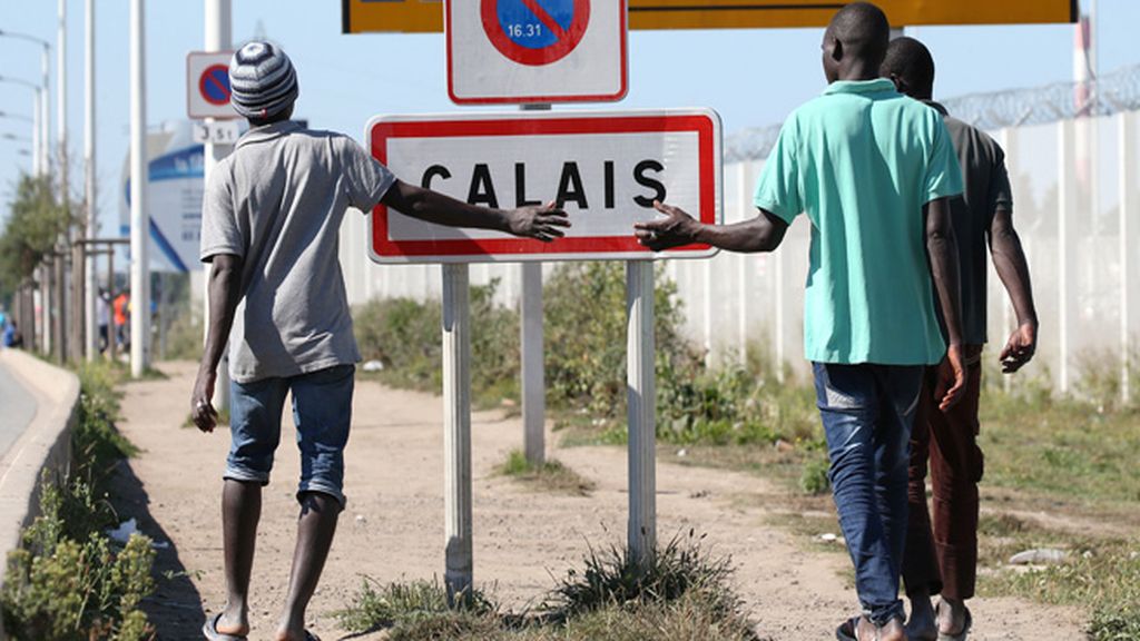Francia inicia la construcción de un muro antiinmigrantes en Calais