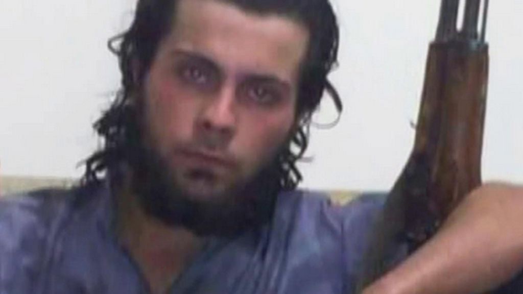 Un joven de Estado Islámico mata a su madre por pedirle que abandone el grupo terrorista