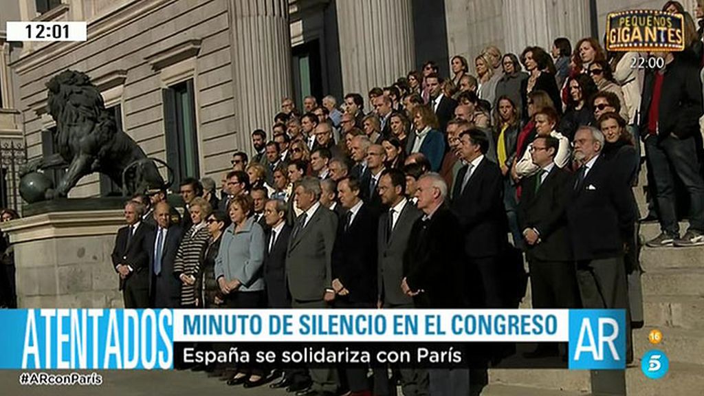 Minuto de silencio en la escalinata del Congreso de los Diputados