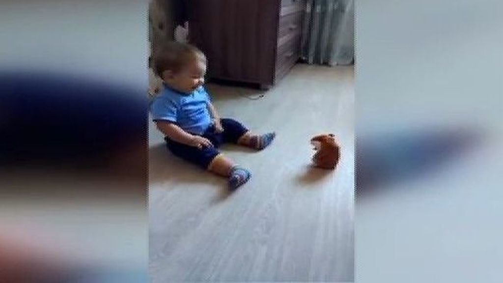 El 'terrorífico' hámster de juguete que hace llorar desconsoladamente a este bebé