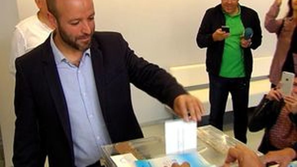 Luis Villares tras votar: “La historia la escribimos entre todas y todos”