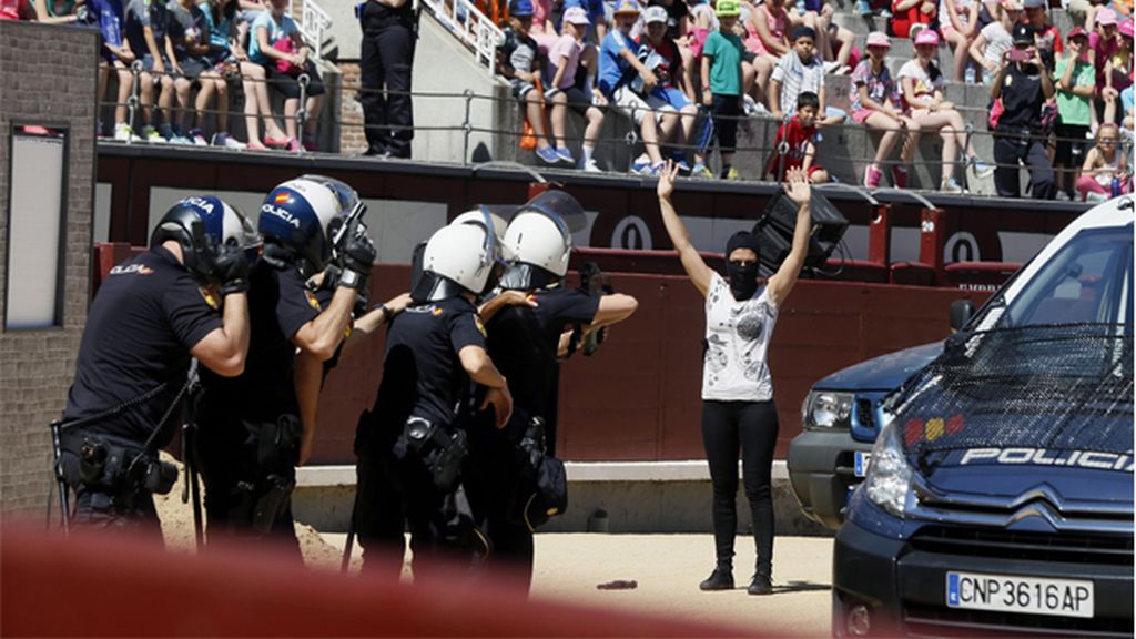 La Policía deja con la boca abierta a quince mil niños durante su exhibición en Las Ventas