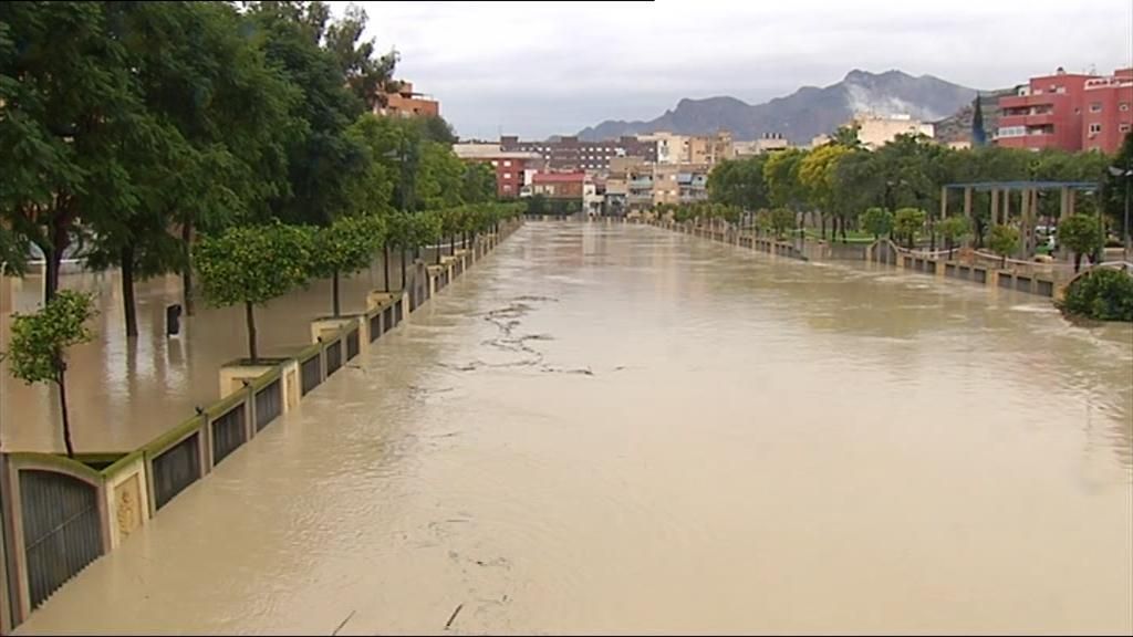 El río Segura se desborda en Orihuela