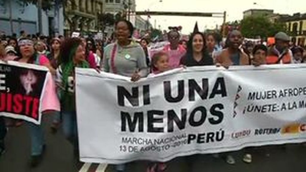 Protesta contra la violencia hacia las mujeres en Lima