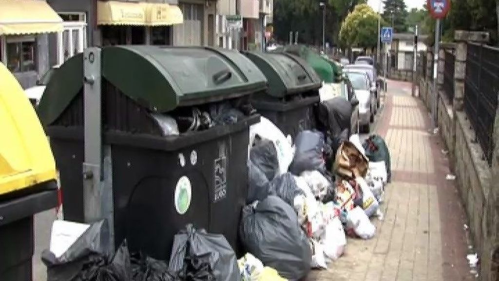Los empleados de basuras empiezan a limpiar las calles de Lugo