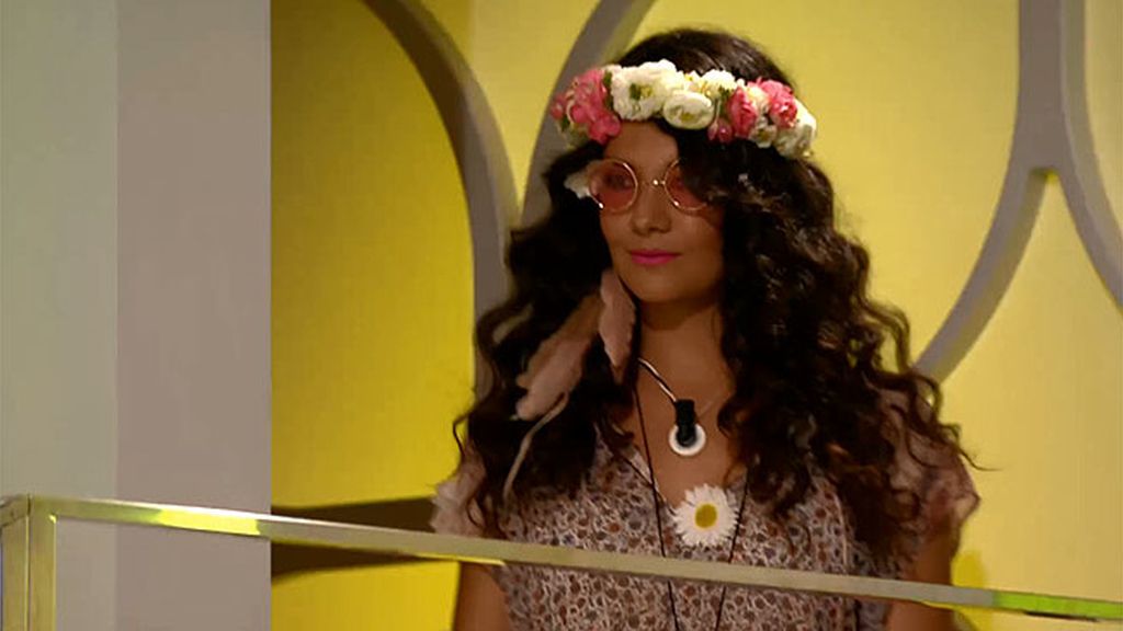 Noelia reparte las flores del amor