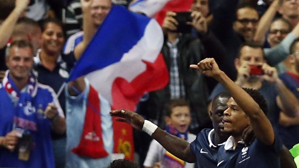 Remy remata a gol tras una buena combinación de la selección francesa (1-0)
