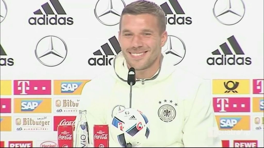 La graciosa respuesta de Podolski sobre los ‘picores’ de Low en el banquillo