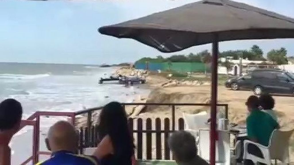 Desembarco de droga, a plena luz del día, en las costas de Cádiz