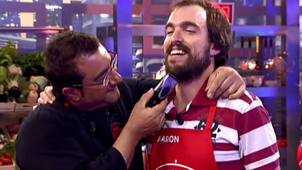 Apuesta: Sergio afeita la barba a Aarón