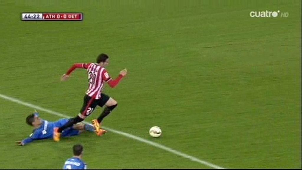 Mateu Lahoz pitó un dudoso penalti sobre Aduriz al borde del área en San Mamés