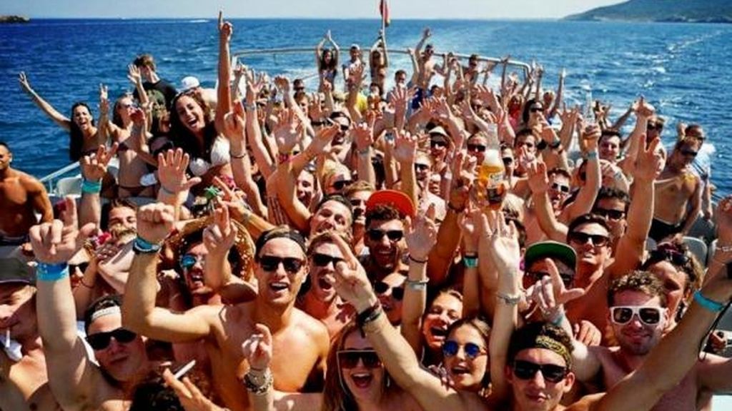 Un joven muere en una ‘Party Boat’ en Ibiza
