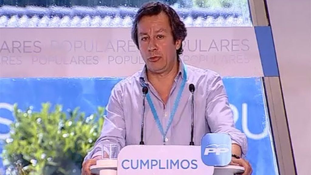 Floriano acusa a Podemos de "populismo bolivariano de telepredicador"