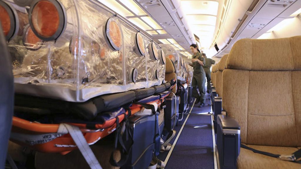 Así es el avión que transporta al religioso español contagiado con Ébola
