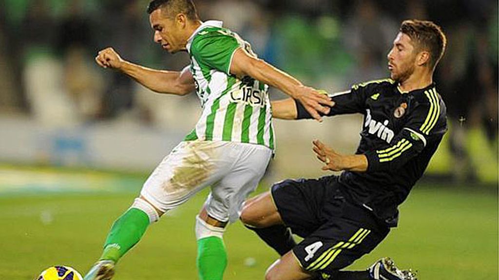 Aficionados béticos 'sueñan' con el fichaje de Sergio Ramos... y otros consejos a Pepe Mel
