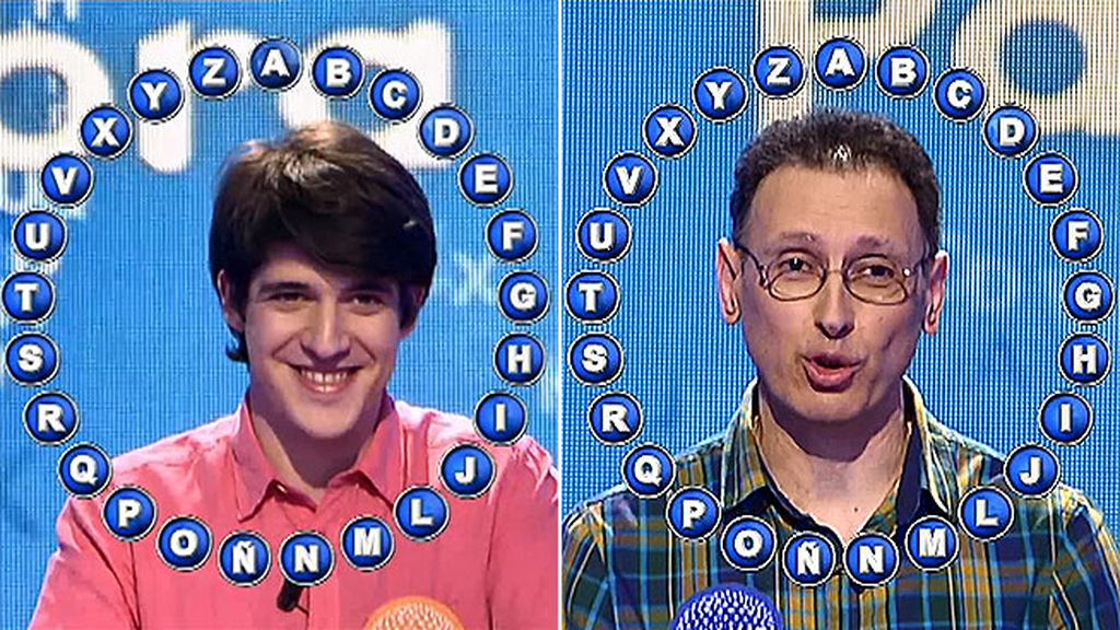 David arrasa a Manuel en el rosco