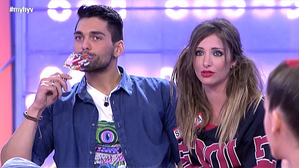 Stella, una colegiala haciendo piruetas Stella, una colegiala haciendo piruetas