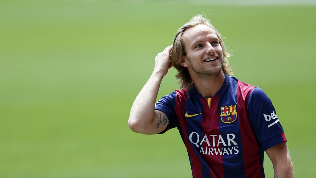 Ivan Rakitic alucina con la velocidad del balón en los rondos en el Barcelona