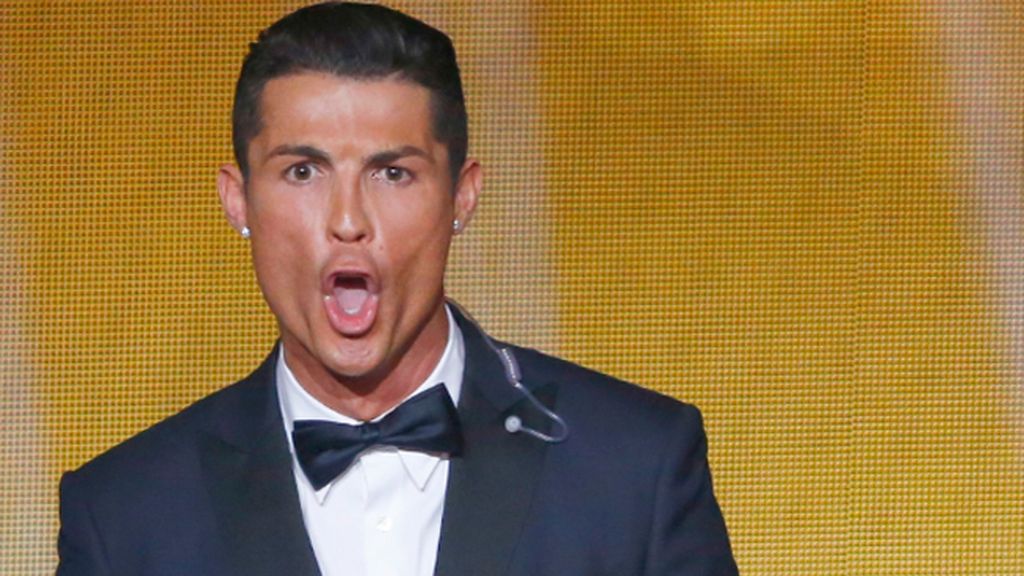 Cristiano gana su tercer Balón de Oro: "Espero coger a Messi y ganarlo cinco veces"