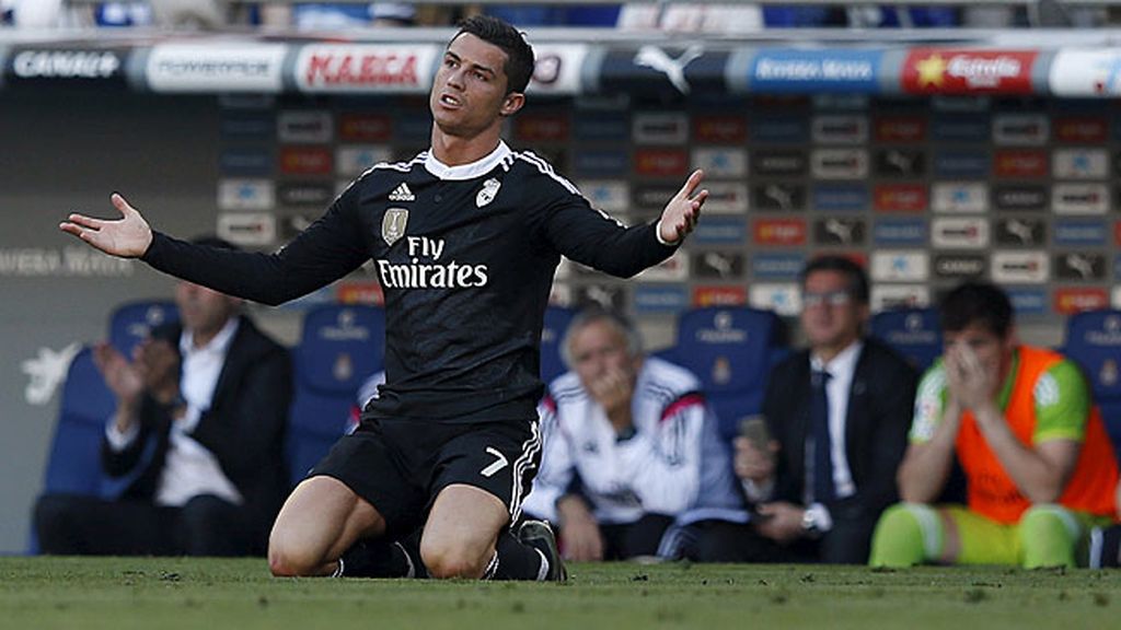 El Madrid gana al Espanyol con 'hat-trick' de Cristiano Ronaldo pero se queda sin Liga