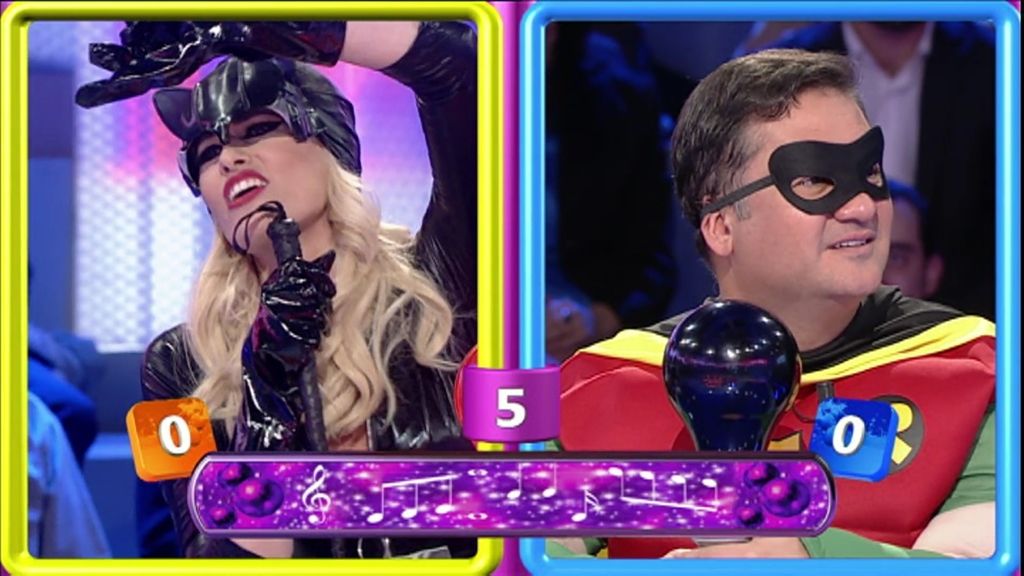 Adriana ‘Catwoman’ Albenia contra Secún ‘Robin’ de la Rosa en la pista musical