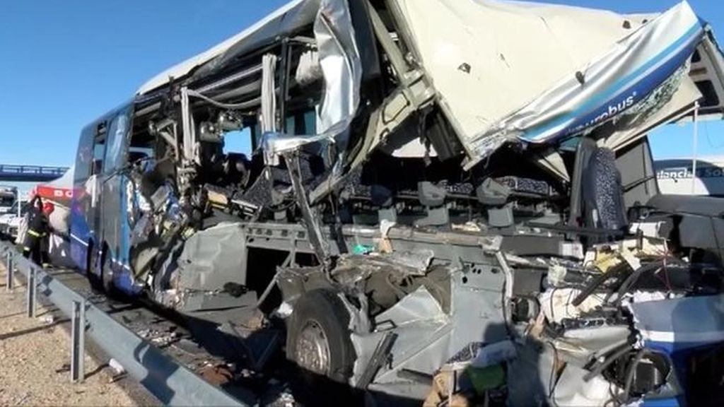 Un grave accidente en Soria entre una camión y un autobús deja una fallecida