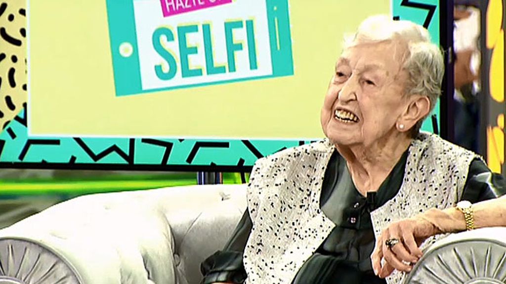 Carmen terminó la carrera de periodismo a los 82 años con dos matrículas de honor