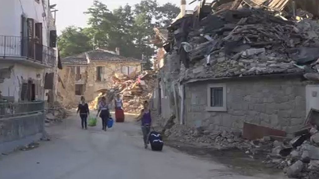 Finaliza el rescate de heridos en el terremoto de Italia y sigue la labor de desescombro