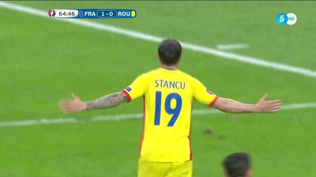 ¡Gol de Rumanía de penalti! Stancu silenció la fiesta de Saint Denis (1-1)