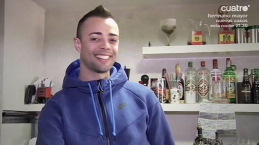 Dani Benítez, tras la barrra de su propio bar después del positivo en cocaína