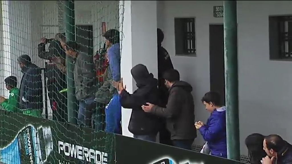 El Betis, ovacionado por sus aficionados tras su victoria ante el Levante