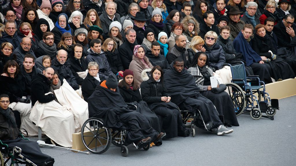 Dolor y emoción en el homenaje a las víctimas de los atentados de París