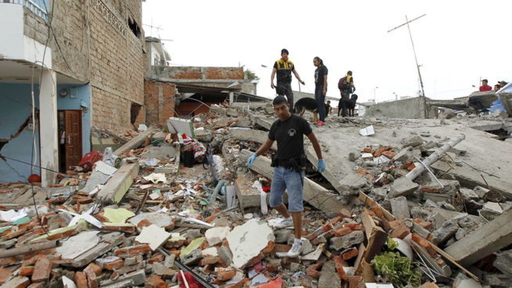 Ecuador avisa de una posible alarma sanitaria por los cuerpos en descomposición