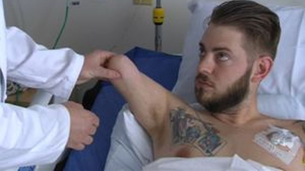 Un exmarine estadounidense recibe un doble trasplante de brazos