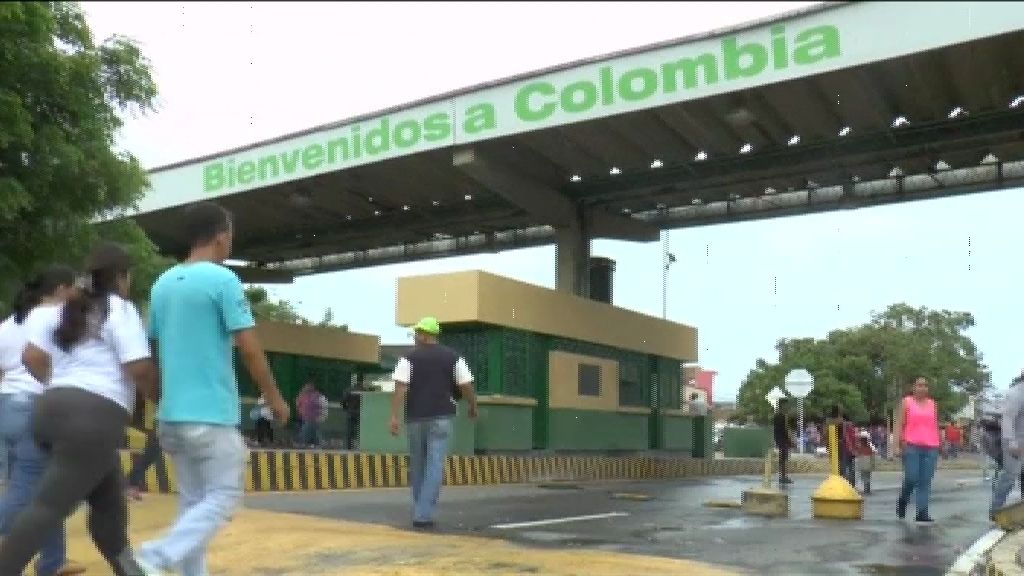 Miles de venezolanos cruzan la frontera con Colombia en busca de alimentos