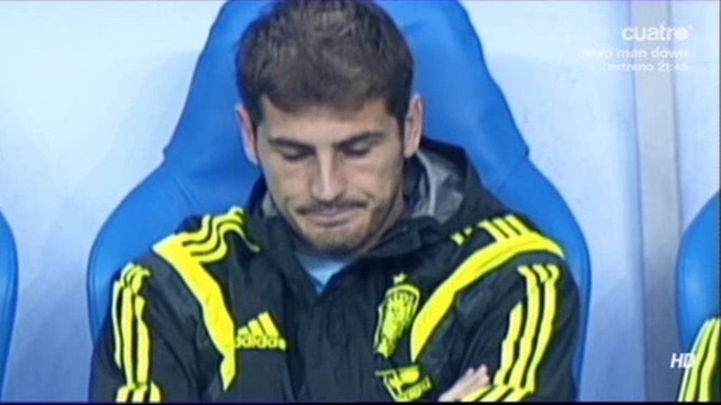 Casillas fue al banquillo en el primer partido de la renovación de La Roja