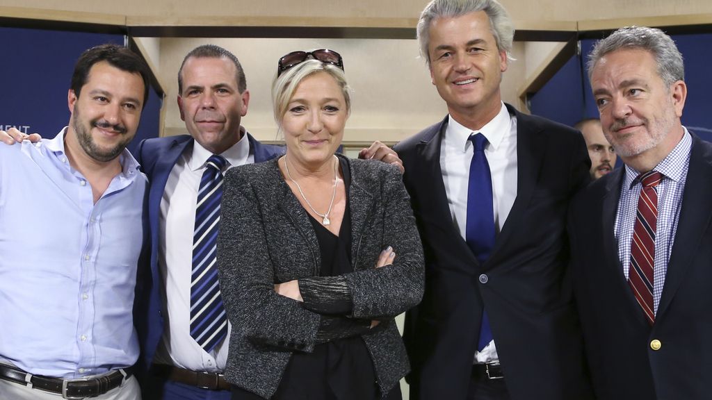 Le Pen busca aliados para formar un grupo eurófobo en Europa