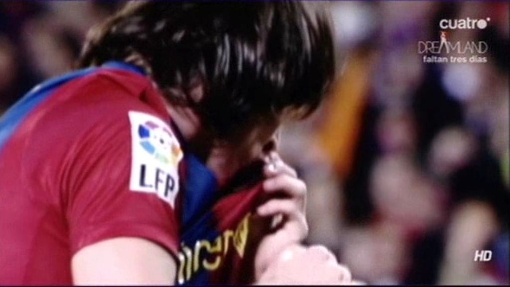 Leo Messi se besó el escudo mostrando su amor incondicional al Barcelona