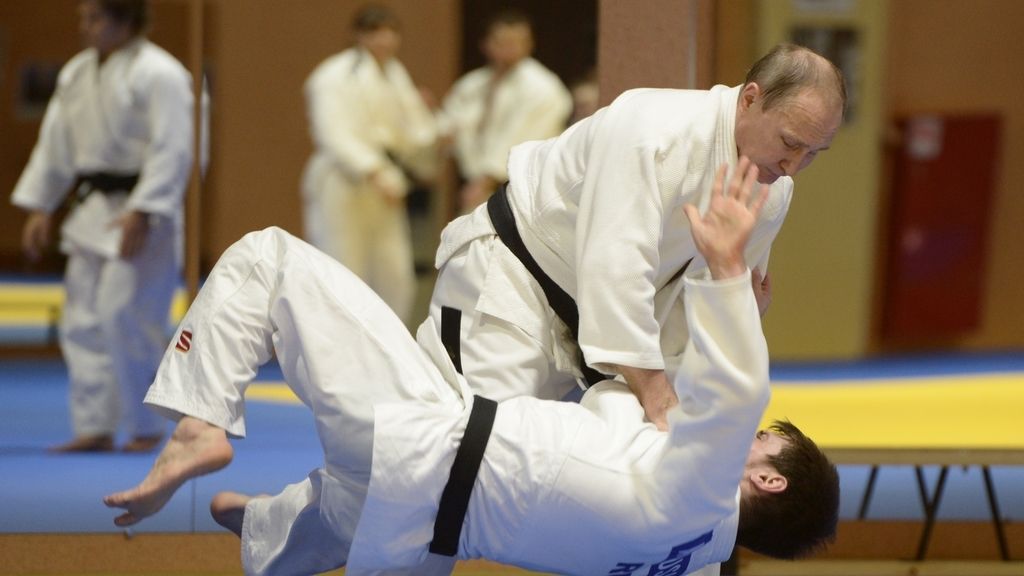 Putin demuestra su destreza en el judo