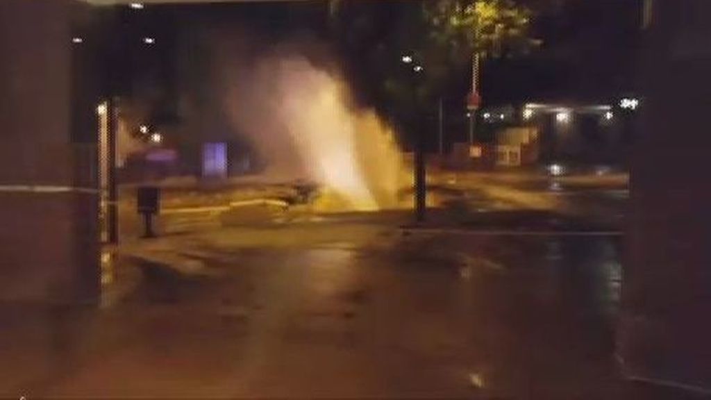 Una explosión de una cañería en Barcelona provoca el desalojo de varios vecinos